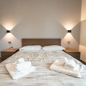 Galilei12 Parcheggio Gratuito E Bagno Privato L 350 M Da Ospedale Maggiore Gæstehus